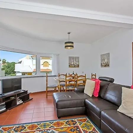 Sleeps 8 With Pool And Air Con
