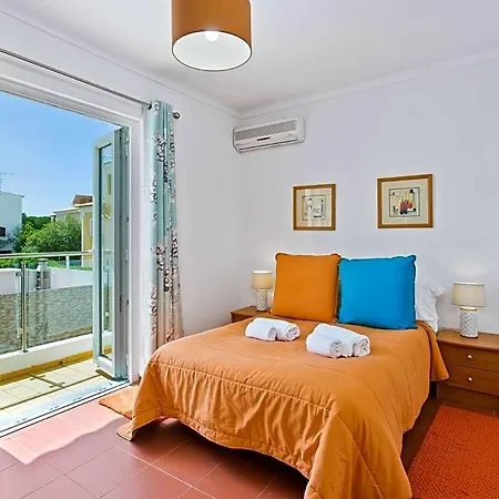 Villa Sleeps 8 With Pool And Air Con *