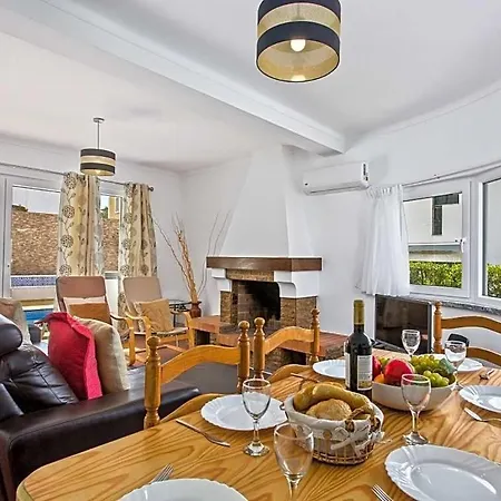 别墅 Sleeps 8 With Pool And Air Con 维拉摩拉
