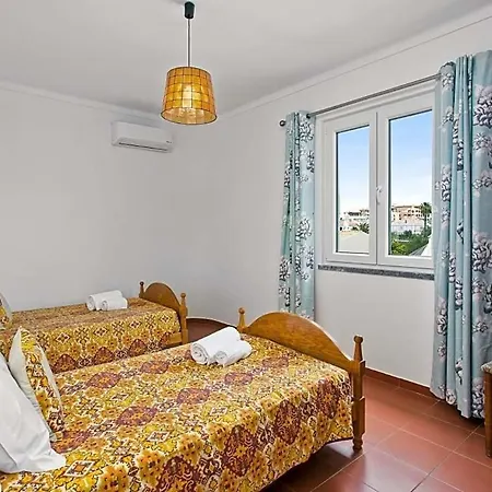 Sleeps 8 With Pool And Air Con * 维拉摩拉
