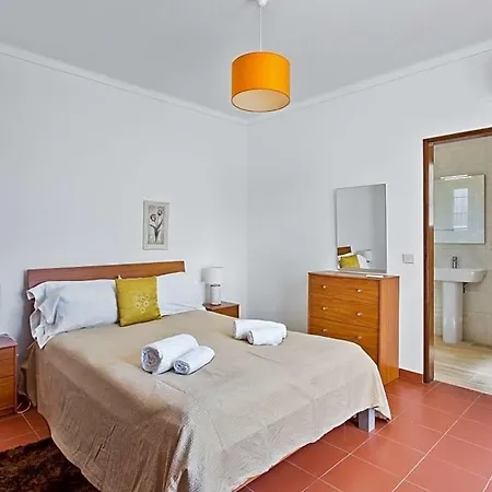 Sleeps 8 With Pool And Air Con *
