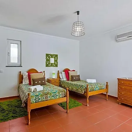别墅 Sleeps 8 With Pool And Air Con