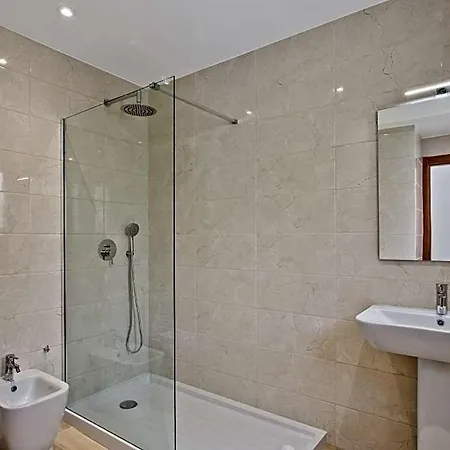 别墅 Sleeps 8 With Pool And Air Con 维拉摩拉