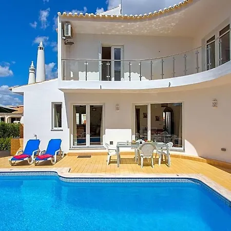 Sleeps 8 With Pool And Air Con 维拉摩拉