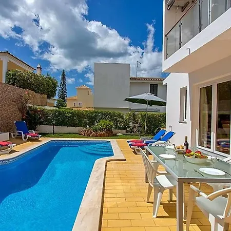 Sleeps 8 With Pool And Air Con
