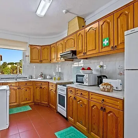 Sleeps 8 With Pool And Air Con Vilamoura
